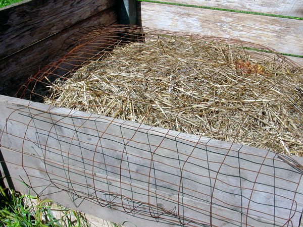 wire covering humanure compost bin